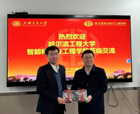 杨博主任与赵玉新院长.png 杨博主任与赵玉新院长.png