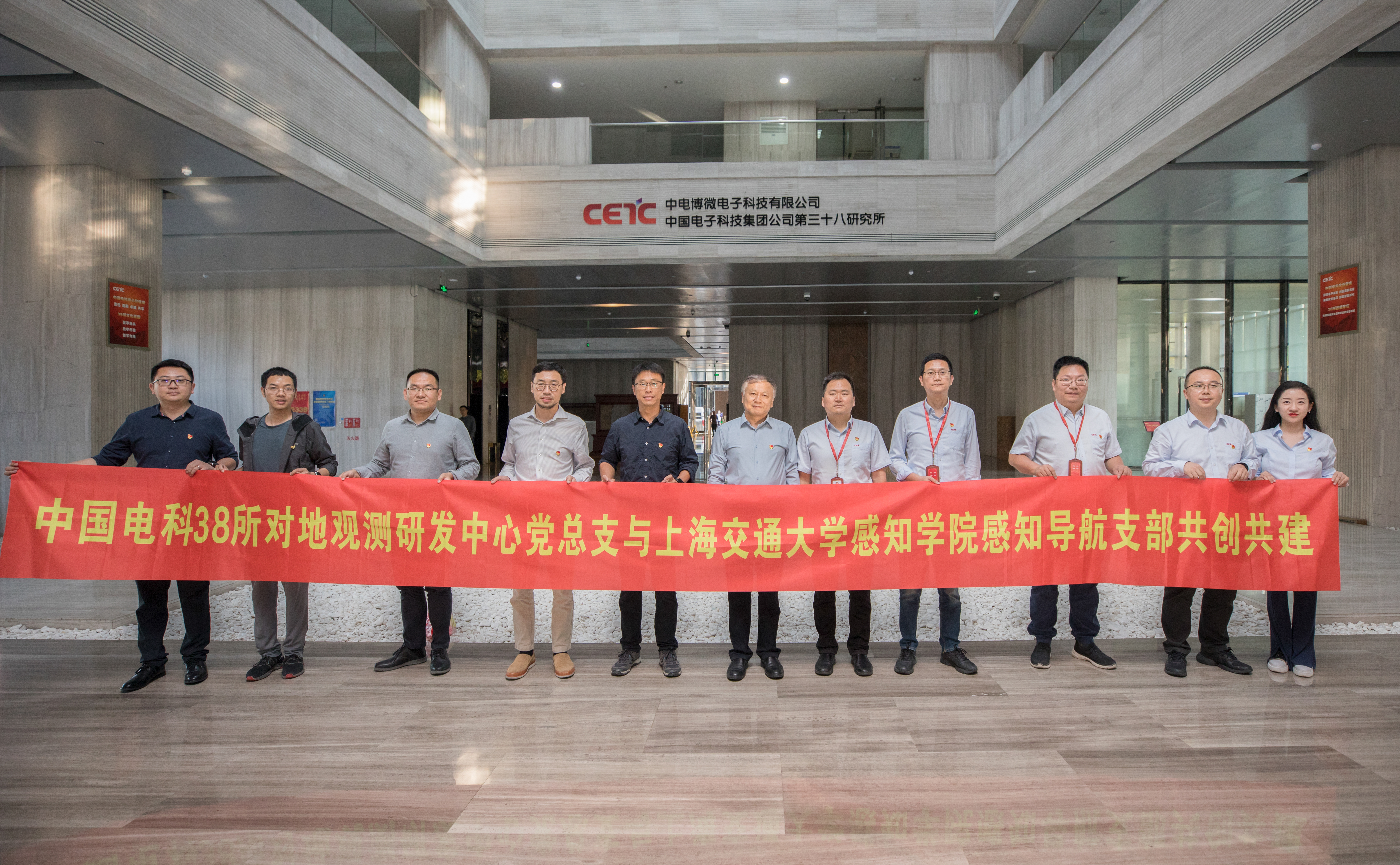 图1参会人员合影.jpg 图1参会人员合影.jpg